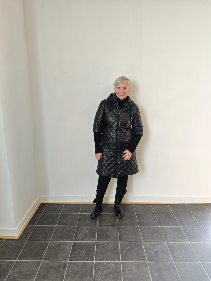 Bundy, kabáty, kardigany - Černá bunda Černá bunda - Bundy, kabáty, kardigany